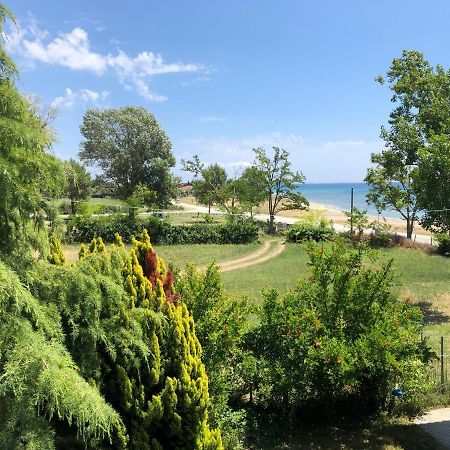 Sofia'S Pearl Beachfront Maisonette Nea Kallikrateia Екстер'єр фото
