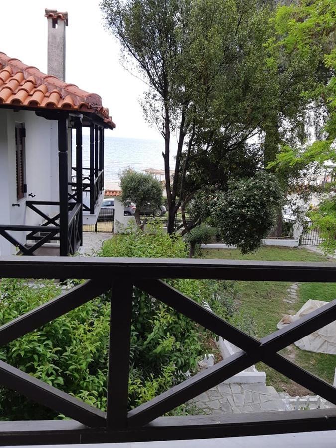Sofia'S Pearl Beachfront Maisonette Nea Kallikrateia Екстер'єр фото